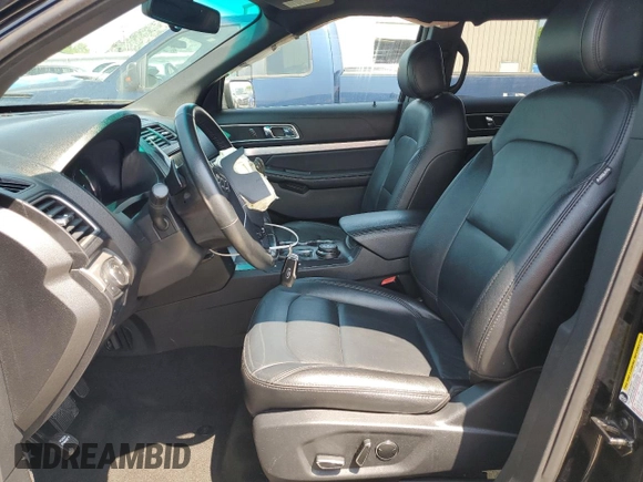 2017 Ford Explorer XLT z VIN 1FM5K8D88HGA57298, wystawiony jako Copart lot #58889865 z przebiegiem 142 107 mil mil oraz Szkoda całkowita • Salvage title. Historia ofert i sprzedaży dostępna na DreamBid. Obrazek 7.