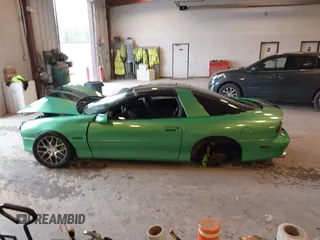 2000 Chevrolet Camaro Z28 z VIN 2G1FP22G0Y2103689, wystawiony jako IAAI lot #42173195 z przebiegiem Nie podano mil oraz . Historia ofert i sprzedaży dostępna na DreamBid. Obrazek 13.