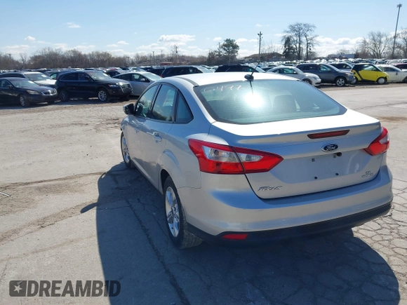 2013 Ford Focus SE z VIN 1FADP3F23DL306241, wystawiony jako IAAI lot #41980497 z przebiegiem 63 313 mil mil oraz . Historia ofert i sprzedaży dostępna na DreamBid. Obrazek 3.