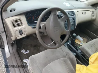 1999 Honda Accord LX z VIN JHMCG5546XC007348, wystawiony jako Copart lot #48069835 z przebiegiem 272 995 mil mil oraz Szkoda całkowita • Salvage title. Historia ofert i sprzedaży dostępna na DreamBid. Obrazek 8.
