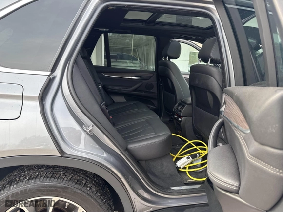 2017 BMW X5 xDrive40e iPerformance with VIN 5UXKT0C37H0V96031, listed as a IAAI auction lot 41643611 with 95,215 mi miles. Bid and sale history available at carsss.com. Image 8.