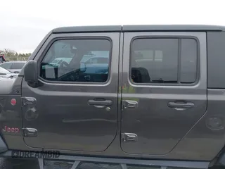 2020 Jeep Gladiator Rubicon with VIN 1C6JJTBG8LL135573, listed as a IAAI auction lot 41585896 with 79,070 mi miles and . Bid and sale history available at DreamBid. Image 14.