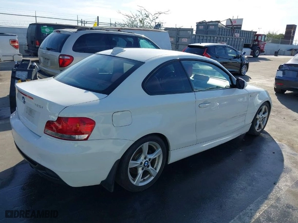 2011 BMW 1 Series 128i with VIN WBAUP9C53BVL89535, listed as a IAAI auction lot 41619966 with 184,610 mi miles. Bid and sale history available at carsss.com. Image 4.