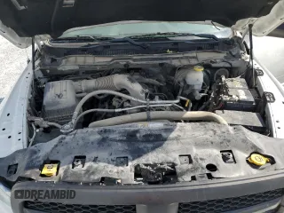 2020 Ram 1500 Tradesman z VIN 3C6JR6DT2LG164598, wystawiony jako Copart lot #53727815 z przebiegiem 141 335 mil mil oraz Czysty tytuł • Clean title. Historia ofert i sprzedaży dostępna na DreamBid. Obrazek 11.