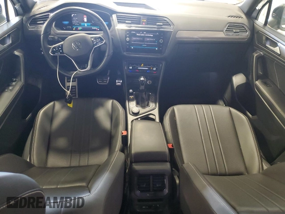 2022 Volkswagen Tiguan SE R-Line Black z VIN 3VV8B7AX3NM092731, wystawiony jako Copart lot #63430355 z przebiegiem 23 435 mil mil oraz Szkoda całkowita • Salvage title. Historia ofert i sprzedaży dostępna na DreamBid. Obrazek 8.