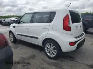 2013 Kia Soul + z VIN KNDJT2A69D7550983, wystawiony jako Copart lot #57416965 z przebiegiem 112 304 mil mil oraz Szkoda całkowita • Salvage title. Historia ofert i sprzedaży dostępna na DreamBid. Obrazek 2.