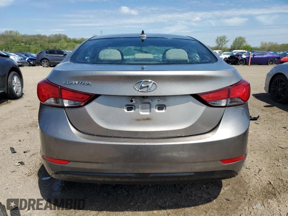 2015 Hyundai Elantra SE z VIN 5NPDH4AE2FH573974, wystawiony jako Copart lot #55944695 z przebiegiem Nie podano mil oraz Szkoda całkowita • Salvage title. Historia ofert i sprzedaży dostępna na DreamBid. Obrazek 6.