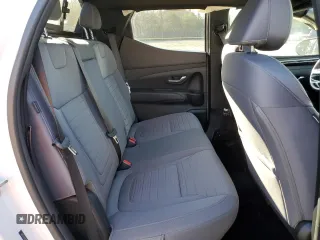 2024 Hyundai Santa Cruz SEL z VIN 5NTJCDDE1RH121355, wystawiony jako Copart lot #49340965 z przebiegiem 417 mil mil oraz Szkody całkowita. Historia ofert i sprzedaży dostępna na DreamBid. Obrazek 12.
