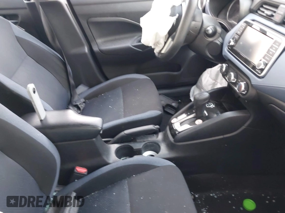 2023 Nissan Versa SV z VIN 3N1CN8EVXPL851661, wystawiony jako IAAI lot #41929200 z przebiegiem 52 370 mil mil oraz . Historia ofert i sprzedaży dostępna na DreamBid. Obrazek 5.
