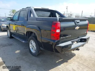 2011 Chevrolet Avalanche LT with VIN 3GNTKFE39BG119720, listed as a IAAI auction lot 42036526 with 190,381 mi miles. Bid and sale history available at carsss.com. Image 3.