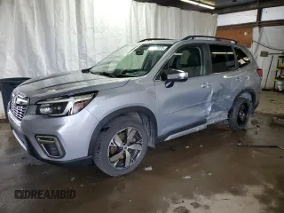 2021 Subaru Forester Touring z VIN JF2SKAXC9MH553876, wystawiony jako Copart lot #64818975 z przebiegiem 51 991 mil mil oraz Szkoda całkowita • Salvage title. Historia ofert i sprzedaży dostępna na DreamBid. Obrazek 1.