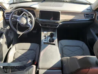 2024 Volkswagen Atlas SE z VIN 1V2WR2CA0RC565469, wystawiony jako Copart lot #43558325 z przebiegiem 14 431 mil mil oraz Nie do naprawy • Non repairable. Historia ofert i sprzedaży dostępna na DreamBid. Obrazek 8.