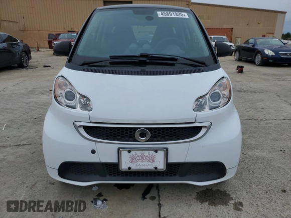 2015 Smart fortwo Passion z VIN WMEEJ9AA9FK834118, wystawiony jako Copart lot #45891925 z przebiegiem Nie podano mil oraz Czysty tytuł • Clean title. Historia ofert i sprzedaży dostępna na DreamBid. Obrazek 5.