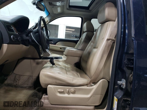 2007 Chevrolet Tahoe LTZ with VIN 1GNFK13047J131157, listed as a Copart auction lot 60333625 with 300,738 mi miles and Clean title. Bid and sale history available at DreamBid. Image 7.