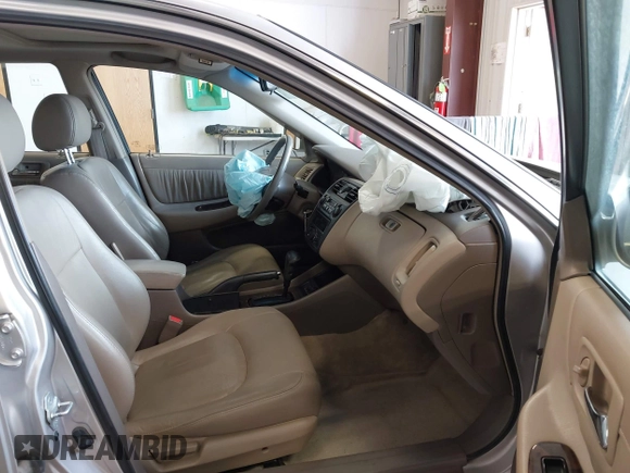 1998 Honda Accord EX z VIN 1HGCG1651WA805964, wystawiony jako IAAI lot #42320827 z przebiegiem 239 279 mil mil oraz . Historia ofert i sprzedaży dostępna na DreamBid. Obrazek 5.