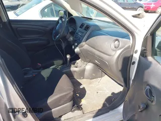 2014 Nissan Versa SV z VIN 3N1CN7AP4EL844350, wystawiony jako IAAI lot #42201655 z przebiegiem 133 117 mil mil oraz . Historia ofert i sprzedaży dostępna na DreamBid. Obrazek 5.