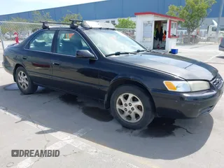 1998 Toyota Camry LE z VIN JT2BF28KXW0118504, wystawiony jako IAAI lot #42096672 z przebiegiem 257 358 mil mil oraz . Historia ofert i sprzedaży dostępna na DreamBid. Obrazek 1.