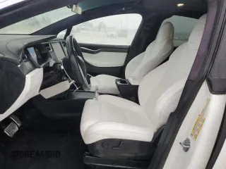 2017 Tesla Model X 90D z VIN 5YJXCBE22HF076134, wystawiony jako Copart lot #41828555 z przebiegiem 214 443 mil mil oraz Szkody całkowita. Historia ofert i sprzedaży dostępna na DreamBid. Obrazek 7.