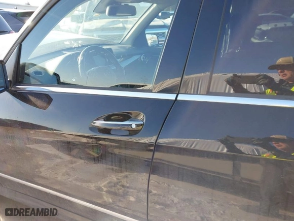 2015 Mercedes-Benz GLK-Class GLK 350 with VIN WDCGG8JB2FG438005, listed as a IAAI auction lot 41632090 with 60,389 mi miles. Bid and sale history available at carsss.com. Image 15.