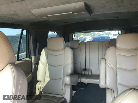 2018 Cadillac Escalade Platinum z VIN 1GYS4DKJ4JR187437, wystawiony jako Copart lot #52129915 z przebiegiem 70 128 mil mil oraz Czysty tytuł • Clean title. Historia ofert i sprzedaży dostępna na DreamBid. Obrazek 10.