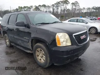 2008 GMC Yukon SLE w/3SA with VIN 1GKFC13C88R268108, listed as a IAAI auction lot 41645695 with 312,776 mi miles. Bid and sale history available at carsss.com. Image 1.