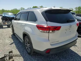 2018 Toyota Highlander SE with VIN 5TDKZRFH2JS271947, listed as a Copart auction lot 53381585 with 101,148 mi miles and Salvage title. Bid and sale history available at DreamBid. Image 12.
