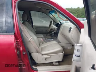 2007 Ford Explorer XLT z VIN 1FMEU63E27UA33830, wystawiony jako IAAI lot #42235429 z przebiegiem 322 272 mil mil oraz . Historia ofert i sprzedaży dostępna na DreamBid. Obrazek 5.