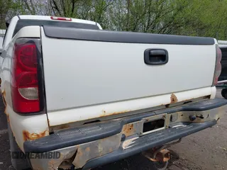 2005 Chevrolet Silverado 1500 Work Truck with VIN 1GCEC19X15Z289993, listed as a IAAI auction lot 42170540 with 228,281 mi miles. Bid and sale history available at carsss.com. Image 15.