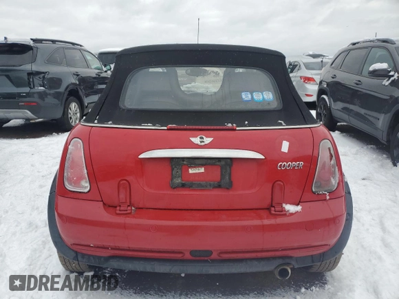 2005 MINI Convertible z VIN WMWRF33405TG11092, wystawiony jako Copart lot #84762004 z przebiegiem 94 895 mil mil oraz Szkoda całkowita • Salvage title. Historia ofert i sprzedaży dostępna na DreamBid. Obrazek 6.