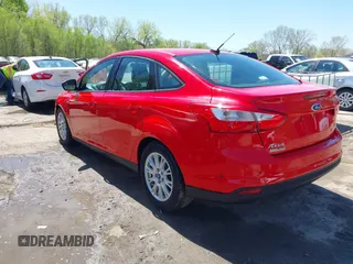 2012 Ford Focus SE z VIN 1FAHP3F23CL333598, wystawiony jako IAAI lot #41970172 z przebiegiem 209 969 mil mil oraz . Historia ofert i sprzedaży dostępna na DreamBid. Obrazek 3.