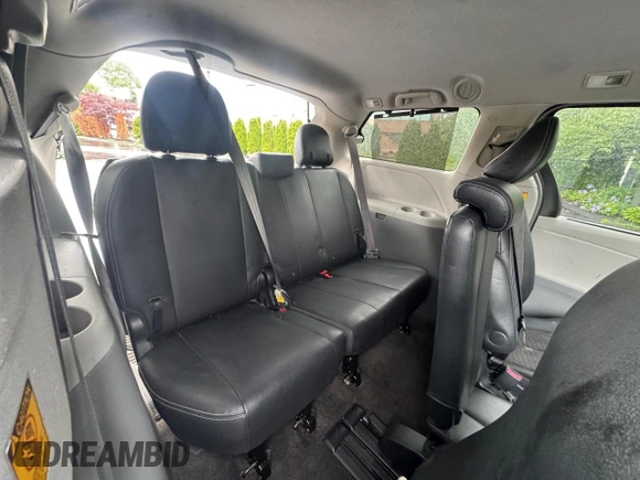 2012 Toyota Sienna SE z VIN 5TDXK3DC5CS181936, wystawiony jako Copart lot #58632215 z przebiegiem 115 295 mil mil oraz Czysty tytuł • Clean title. Historia ofert i sprzedaży dostępna na DreamBid. Obrazek 12.