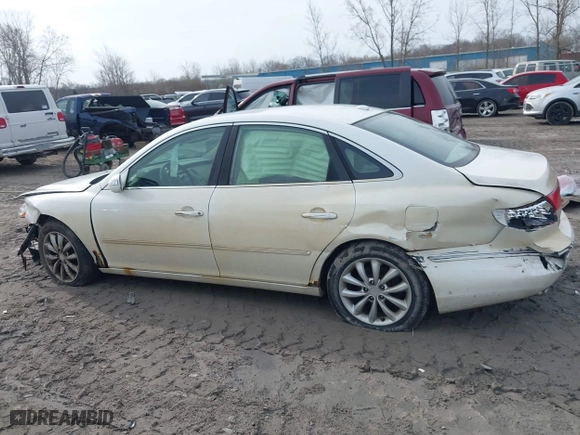 2008 Hyundai Azera Limited with VIN KMHFC46F18A306212, listed as a IAAI auction lot 42025792 with 230,350 mi miles. Bid and sale history available at carsss.com. Image 14.
