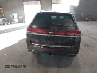 2024 Volkswagen Atlas SE z VIN 1V2KR2CA2RC504915, wystawiony jako IAAI lot #41417206 z przebiegiem 39 238 mil mil oraz . Historia ofert i sprzedaży dostępna na DreamBid. Obrazek 16.