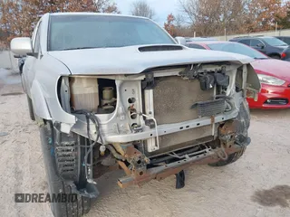 2006 Toyota Tacoma with VIN 5TEUU42N26Z238253, listed as a IAAI auction lot 41249690 with 226,094 mi miles. Bid and sale history available at carsss.com. Image 6.