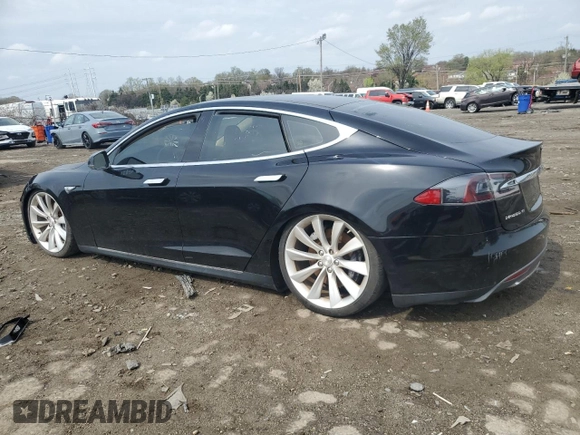 2013 Tesla Model S z VIN 5YJSA1CN8DFP22679, wystawiony jako Copart lot #51812615 z przebiegiem 1 211 mil mil oraz Czysty tytuł • Clean title. Historia ofert i sprzedaży dostępna na DreamBid. Obrazek 2.
