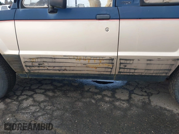 1986 Isuzu Trooper z VIN JACCH55L1G7801560, wystawiony jako IAAI lot #41878592 z przebiegiem 139 020 mil mil oraz . Historia ofert i sprzedaży dostępna na DreamBid. Obrazek 6.