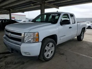 2007 Chevrolet Silverado 1500 LT w/2LT with VIN 2GCEC19J371696379, listed as a Copart auction lot 52179975 with 248,235 mi miles and Clean Title. Bid and sale history available at carsss.com. Image 1.