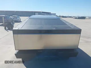 2024 Tesla Cybertruck с VIN 7G2CEHED8RA029960, выставлен на аукционе IAAI как лот 41829549 с пробегом 5 161 миль миль и . История ставок и продаж доступна на DreamBid. Изображение 16.