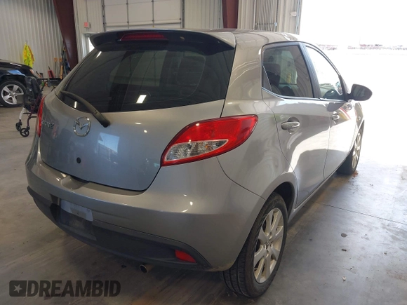 2014 Mazda 2 Touring z VIN JM1DE1LY2E0174833, wystawiony jako IAAI lot #42250632 z przebiegiem 90 168 mil mil oraz . Historia ofert i sprzedaży dostępna na DreamBid. Obrazek 4.
