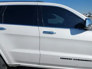 2017 Jeep Grand Cherokee Overland with VIN 1C4RJECGXHC636297, listed as a IAAI auction lot 41661922 with 111,477 mi miles. Bid and sale history available at carsss.com. Image 13.