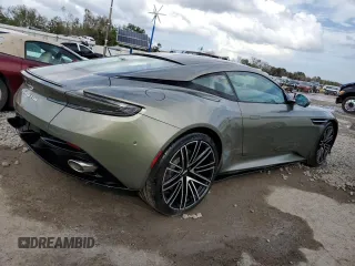 2025 Aston Martin DB12 z VIN SCFRMFFW4SGL15065, wystawiony jako Copart lot #74953394 z przebiegiem Nie podano mil oraz Nie do naprawy. Historia ofert i sprzedaży dostępna na DreamBid. Obrazek 3.
