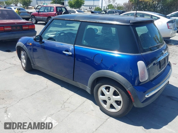 2004 MINI Hardtop с VIN WMWRC33444TC50120, выставлен на аукционе IAAI как лот 42610021 с пробегом 176 078 миль миль и . История ставок и продаж доступна на DreamBid. Изображение 3.