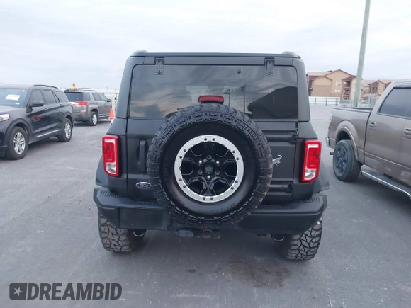 2021 Ford Bronco z VIN 1FMEE5DH0MLA77066, wystawiony jako IAAI lot #41889270 z przebiegiem 62 610 mil mil oraz . Historia ofert i sprzedaży dostępna na DreamBid. Obrazek 16.