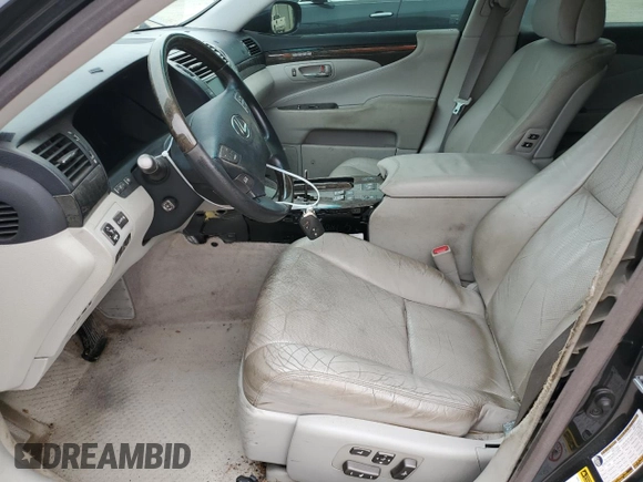 2009 Lexus LS 460 z VIN JTHCL46F995000410, wystawiony jako Copart lot #65979874 z przebiegiem 152 999 mil mil oraz Szkoda całkowita • Salvage title. Historia ofert i sprzedaży dostępna na DreamBid. Obrazek 7.