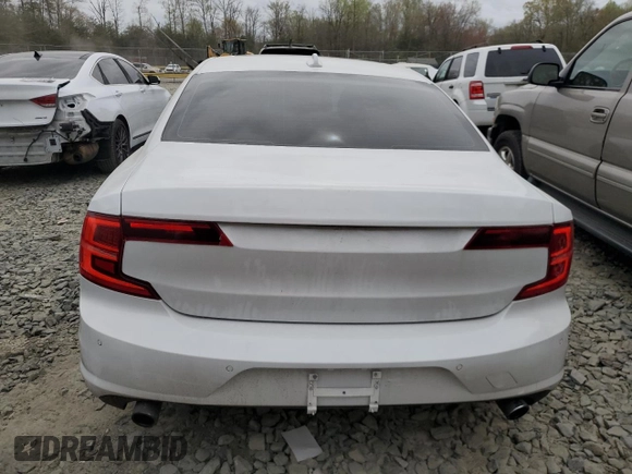 2018 Volvo S90 Momentum z VIN LVY982MK2JP016810, wystawiony jako Copart lot #49977074 z przebiegiem 67 685 mil mil oraz Szkody całkowita. Historia ofert i sprzedaży dostępna na DreamBid. Obrazek 6.