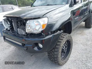 2007 Toyota Tacoma PreRunner z VIN 5TEJU62NX7Z338052, wystawiony jako IAAI lot #42204246 z przebiegiem 202 296 mil mil oraz . Historia ofert i sprzedaży dostępna na DreamBid. Obrazek 17.