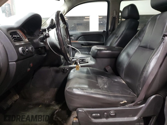 2010 GMC Yukon XL z VIN 1GKUKKE39AR133545, wystawiony jako Copart lot #48622635 z przebiegiem 243 633 mil mil oraz Tytuł czysty. Historia ofert i sprzedaży dostępna na DreamBid. Obrazek 7.