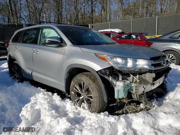 2018 Toyota Highlander LE with VIN 5TDBZRFH3JS860506, listed as a Copart auction lot 87349234 with 56,242 mi miles and Salvage Title. Bid and sale history available at carsss.com. Image 11.