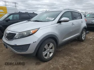 2011 Kia Sportage LX z VIN KNDPBCA25B7015825, wystawiony jako Copart lot #53254745 z przebiegiem 92 100 mil mil oraz Szkoda całkowita • Salvage title. Historia ofert i sprzedaży dostępna na DreamBid. Obrazek 1.