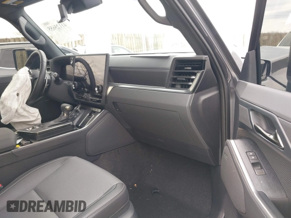 2024 Lexus GX 550 Luxury z VIN JTJVBCDXXR5020312, wystawiony jako IAAI lot #41125655 z przebiegiem 422 mil mil oraz . Historia ofert i sprzedaży dostępna na DreamBid. Obrazek 5.